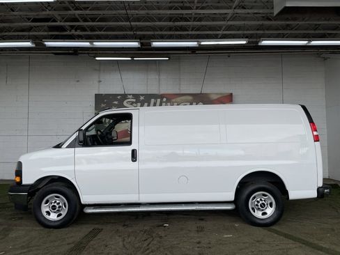 Used 2024 GMC Savana 2500 w/ Driver Convenience Package image 2