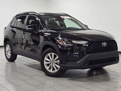 Certified 2025 Toyota Corolla Cross LE image 2