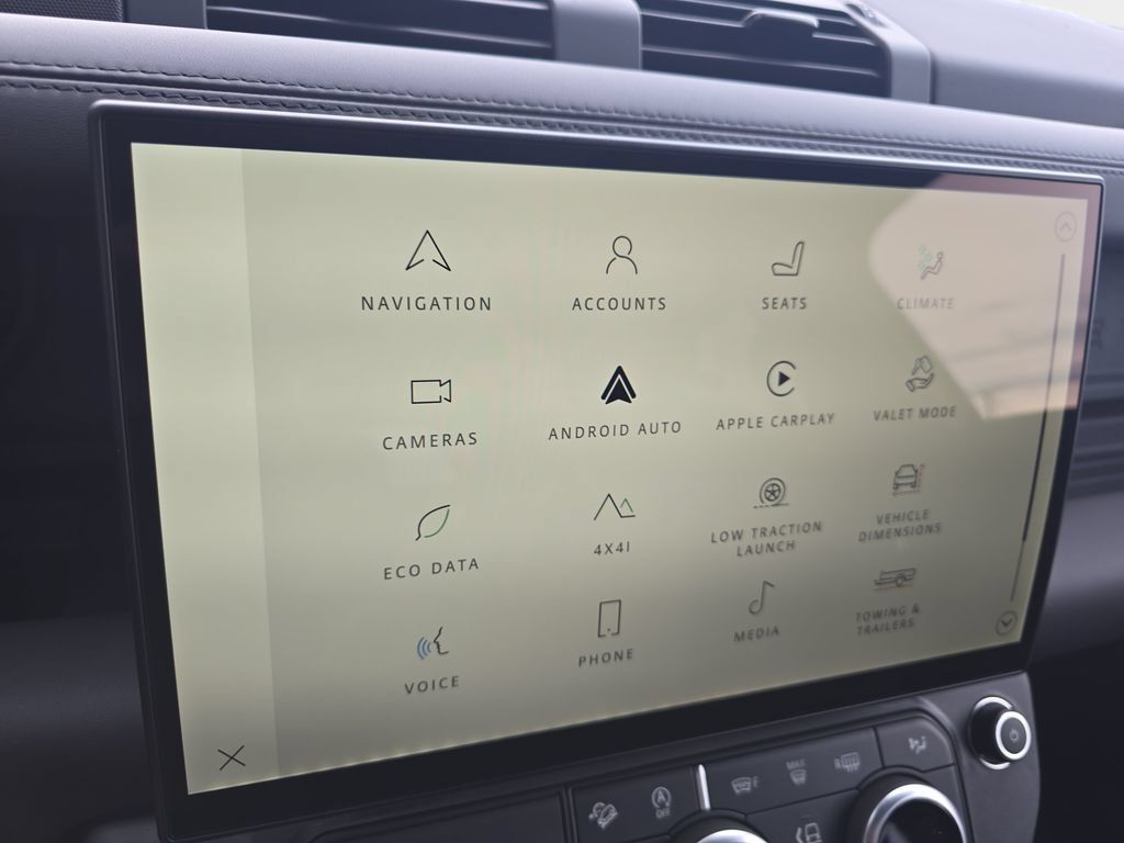 New 2026 Land Rover Defender 110 X-Dynamic SE AWD/4WD image 16