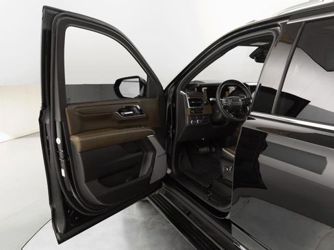 Used 2025 GMC Yukon XL Denali Ultimate image 10