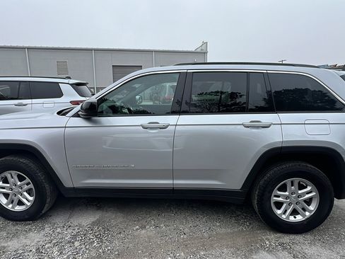 Used 2024 Jeep Grand Cherokee Laredo w/ Trailer Tow Package image 11