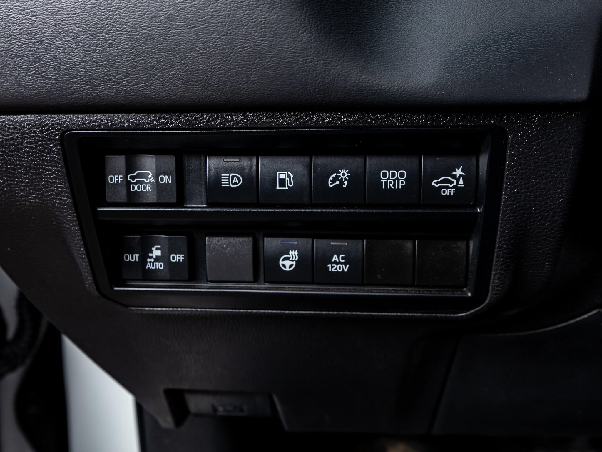 Used 2024 Toyota Sequoia Platinum AWD/4WD image 19