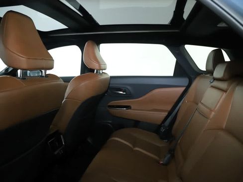 Certified 2025 Toyota Crown Signia AWD/4WD image 15