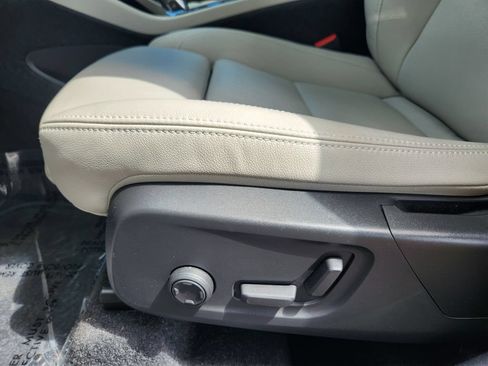 New 2026 Volvo XC40 B5 Plus w/ Protection Package Premier AWD/4WD image 14