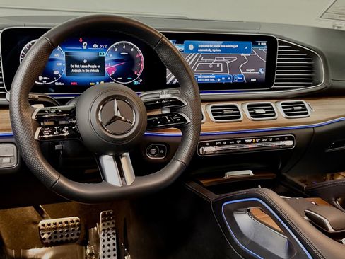 Used 2025 Mercedes-Benz GLS 450 4MATIC image 35