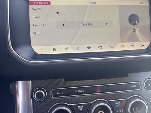 Used 2017 Land Rover Range Rover Sport Supercharged image 34