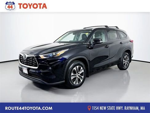 Used 2023 Toyota Highlander XLE AWD/4WD image 1