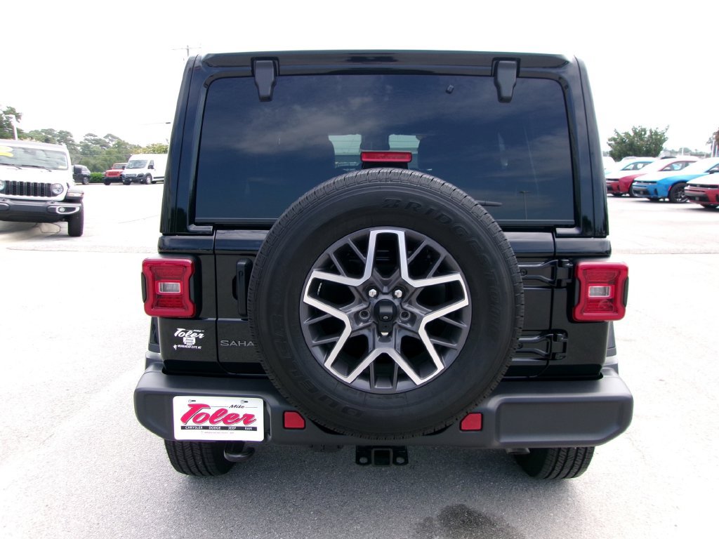 Used 2025 Jeep Wrangler Unlimited Sahara AWD/4WD image 21