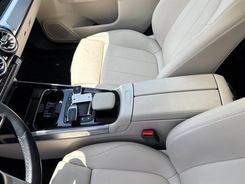 Used 2023 Mercedes-Benz GLB 250 image 9