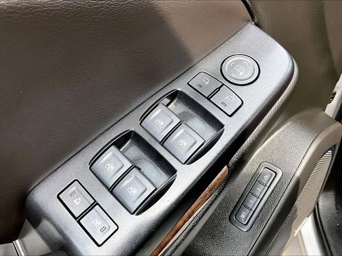 Used 2018 Chevrolet Tahoe LT image 34