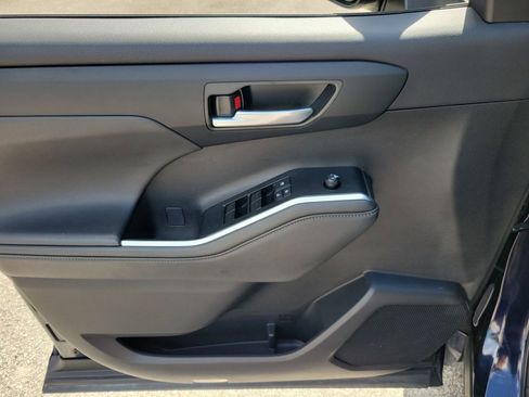 Used 2025 Toyota Highlander XSE AWD/4WD image 14