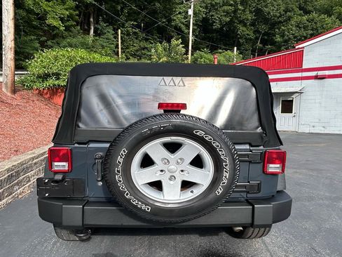 Used 2017 Jeep Wrangler Unlimited Sport w/ Quick Order Package 24S AWD/4WD image 4
