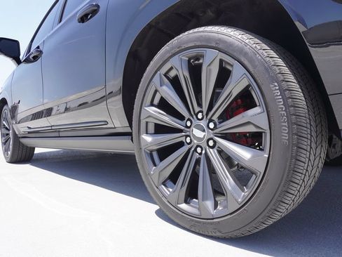 Certified 2025 Cadillac Escalade ESV V AWD/4WD image 6