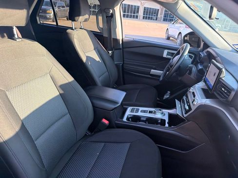 Used 2023 Ford Explorer XLT RWD image 14