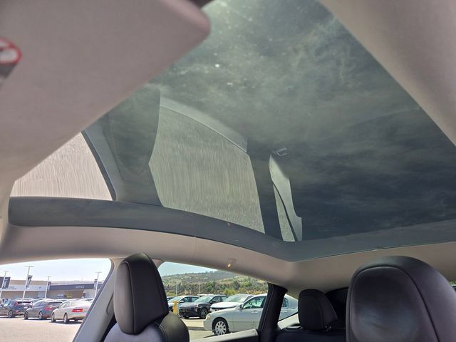 Used 2025 Tesla Model Y Long Range RWD image 9