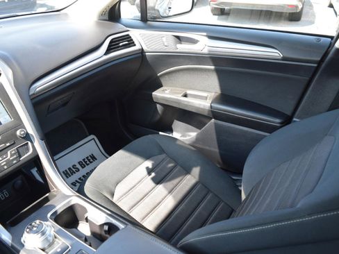 Used 2020 Ford Fusion SE image 19
