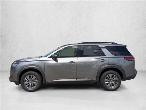 Used 2025 Nissan Pathfinder SV image 9
