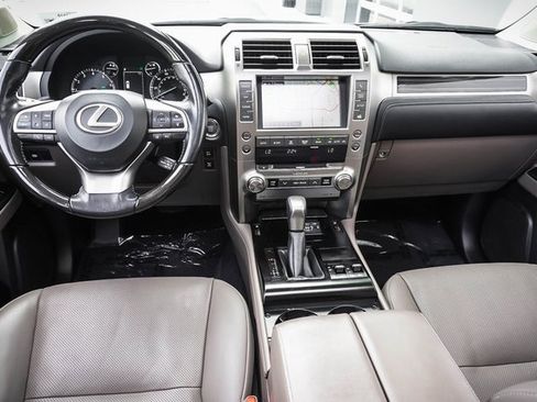 Used 2020 Lexus GX 460 Premium w/ Premium Package image 18