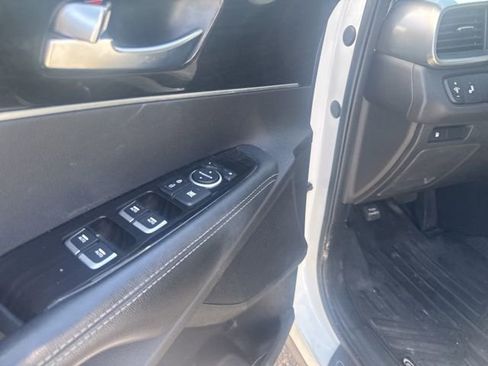 Used 2019 Kia Sorento LX image 9