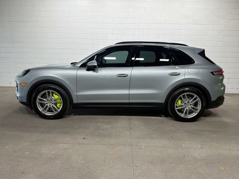 Certified 2026 Porsche Cayenne E-Hybrid AWD/4WD image 2