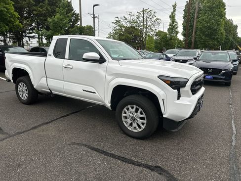 Used 2025 Toyota Tacoma SR5 RWD image 8