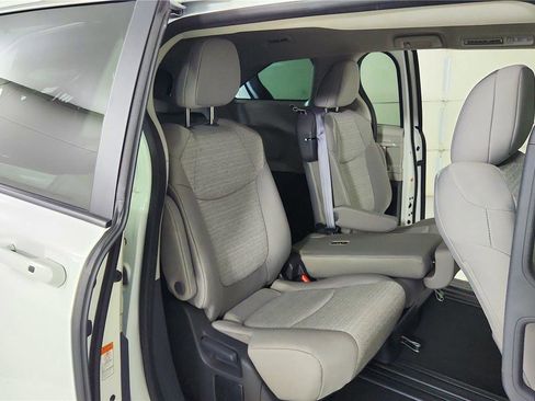 Used 2024 Toyota Sienna LE image 35