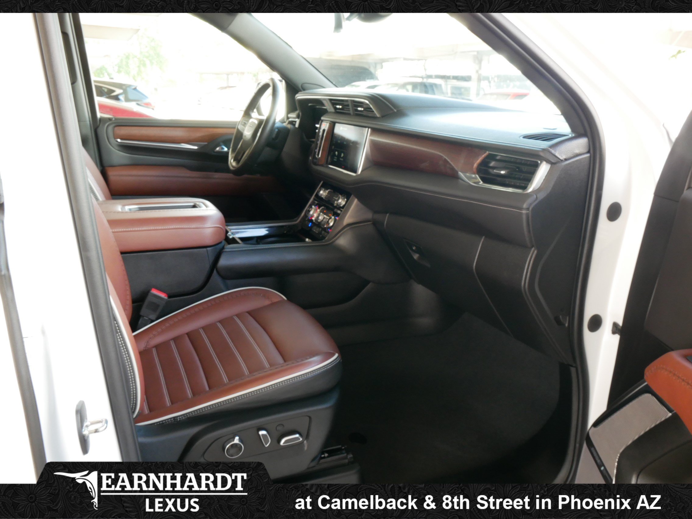 Used 2023 GMC Yukon Denali Ultimate AWD/4WD image 10