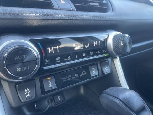 Used 2020 Toyota RAV4 XLE image 36