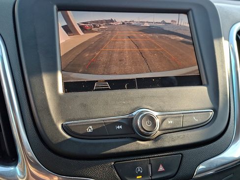 Used 2022 Chevrolet Equinox LS image 17