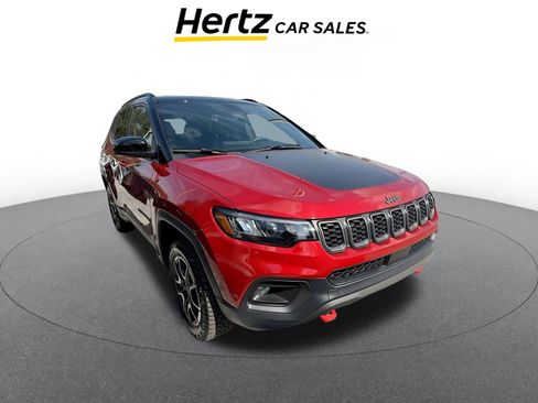 Used 2025 Jeep Compass Trailhawk image 1