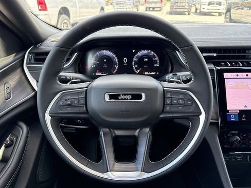 New 2025 Jeep Grand Cherokee Limited w/ Black Appearance Package image 14