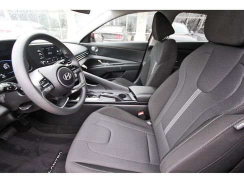 Certified 2025 Hyundai Elantra SE FWD image 15