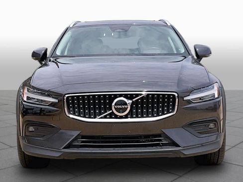 Used 2025 Volvo V60 B5 Cross Country Plus AWD/4WD image 5