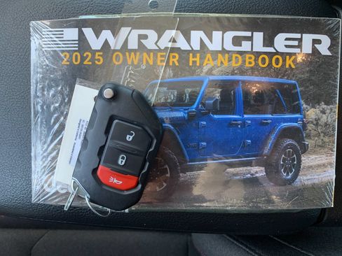 Used 2025 Jeep Wrangler Unlimited Rubicon AWD/4WD image 9