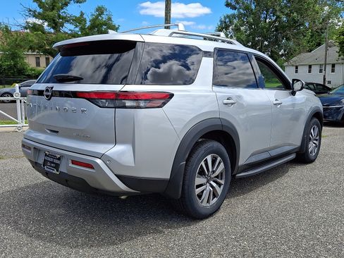 Certified 2023 Nissan Pathfinder SL AWD/4WD image 4