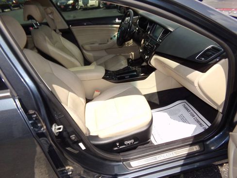 Used 2015 Kia Cadenza Premium w/ Luxury Package FWD image 29