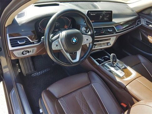 Used 2020 BMW 750i xDrive image 23