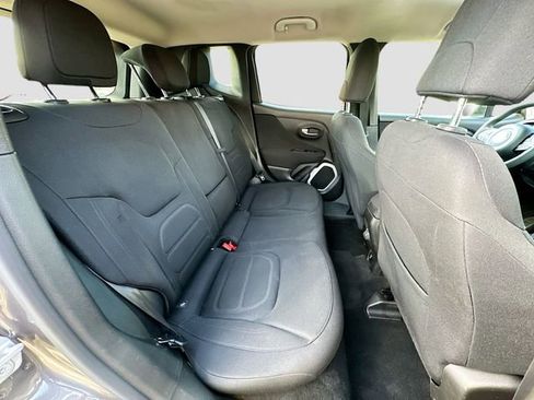 Used 2019 Jeep Renegade Latitude w/ Popular Equipment Group image 24