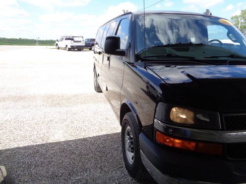 Used 2017 Chevrolet Express 3500 LT w/ LT Preferred Equipment Group RWD image 61