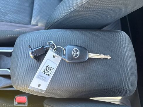 Used 2017 Toyota Corolla LE FWD image 28