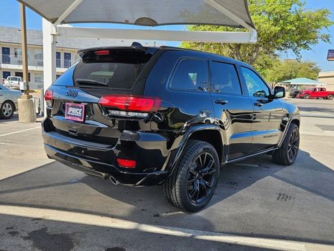 Used 2018 Jeep Grand Cherokee Altitude image 4
