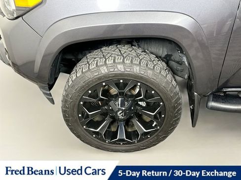 Used 2021 Toyota Tacoma TRD Sport w/ Technology Package image 19