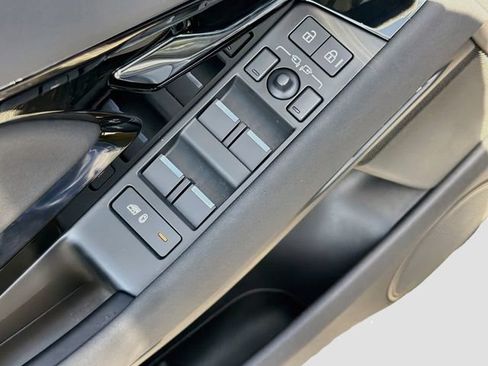 Used 2024 Land Rover Range Rover Evoque Dynamic SE AWD/4WD image 18