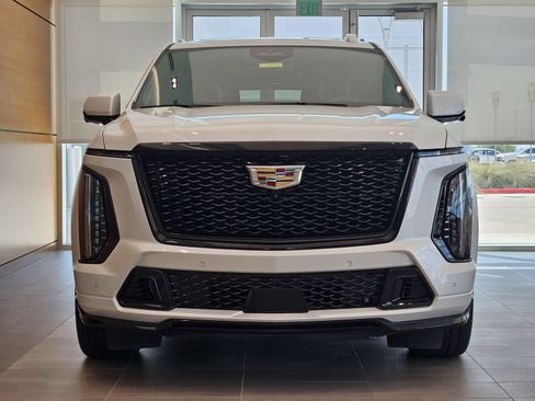 Certified 2025 Cadillac Escalade ESV V AWD/4WD image 5