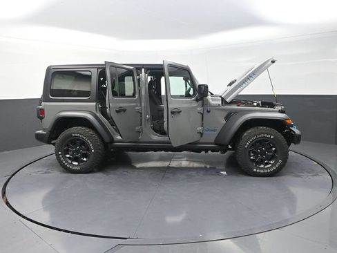 Used 2023 Jeep Wrangler Unlimited w/ Cold Weather Group AWD/4WD image 37