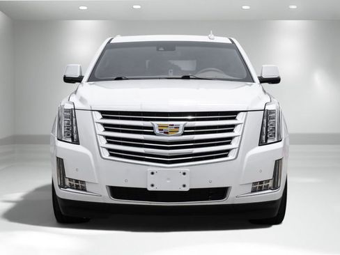 Used 2019 Cadillac Escalade Platinum AWD/4WD image 5