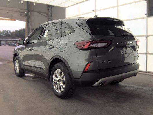 Used 2025 Ford Escape Active AWD/4WD image 2