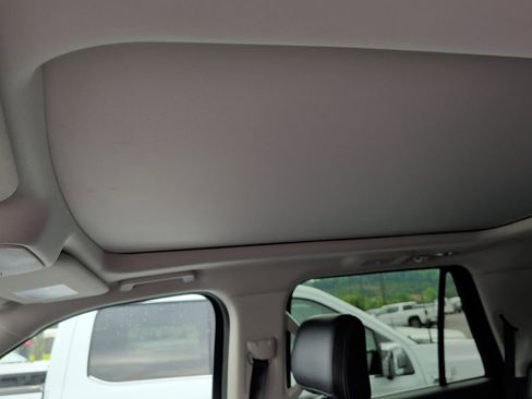 Used 2025 Ford Expedition Platinum AWD/4WD image 9