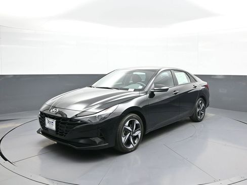 Used 2023 Hyundai Elantra SEL w/ Convenience Package image 1