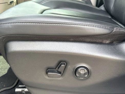 Used 2024 Chrysler Pacifica Touring-L FWD image 20